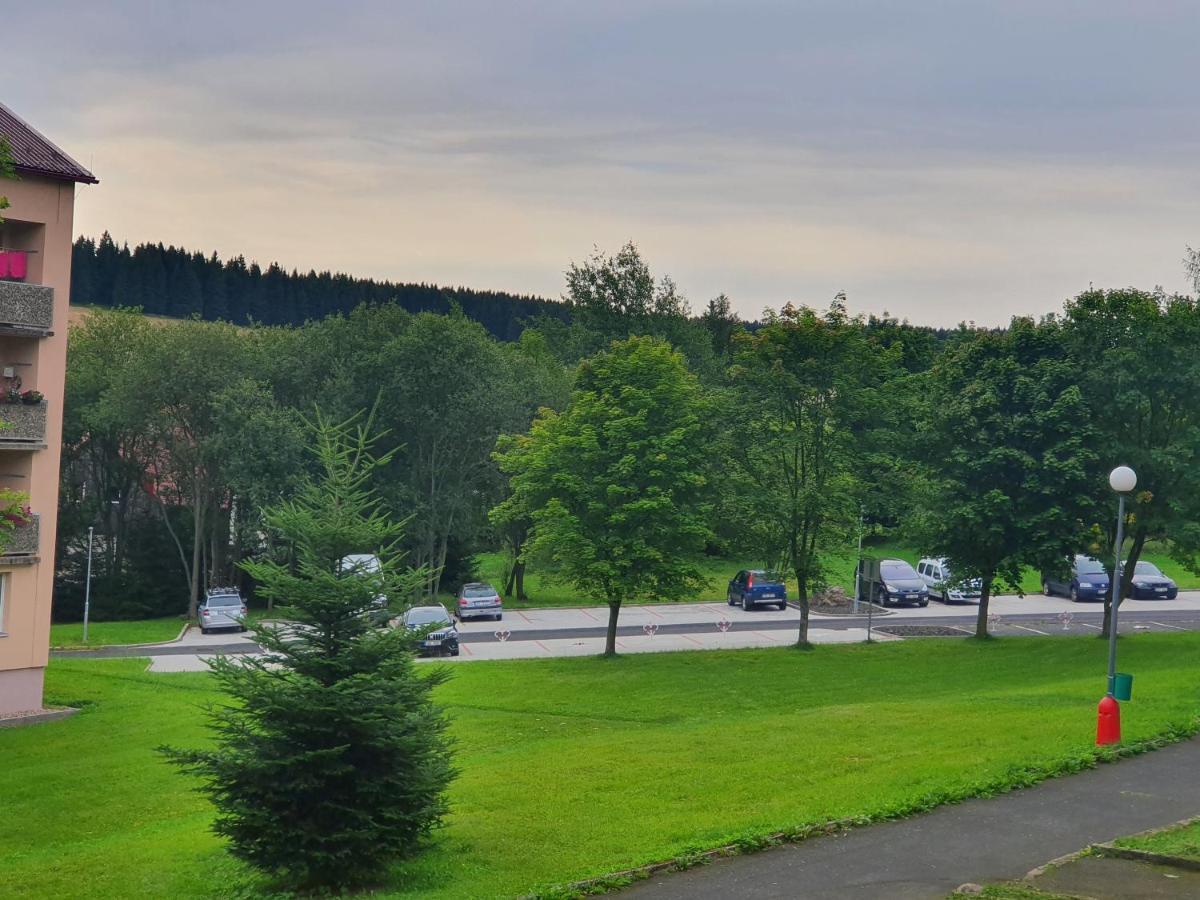 Family Apartman Kovarska Exterior photo